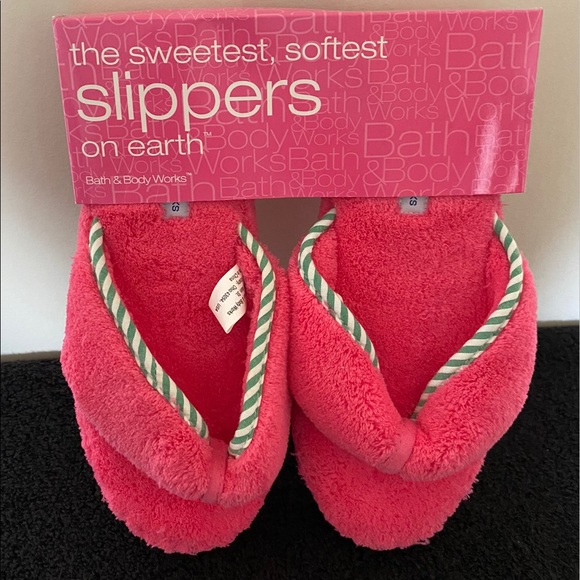 Bath & Body Works Slippers - S/M - NWT - Picture 1 of 3